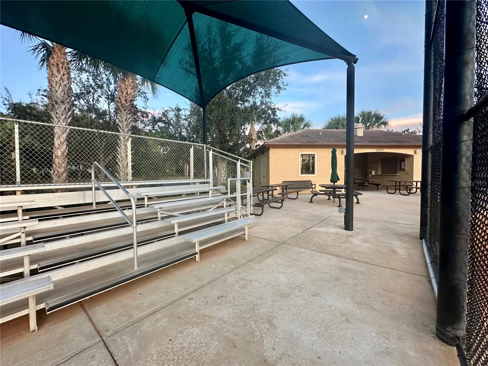 VALENCIA LAKES - Residential