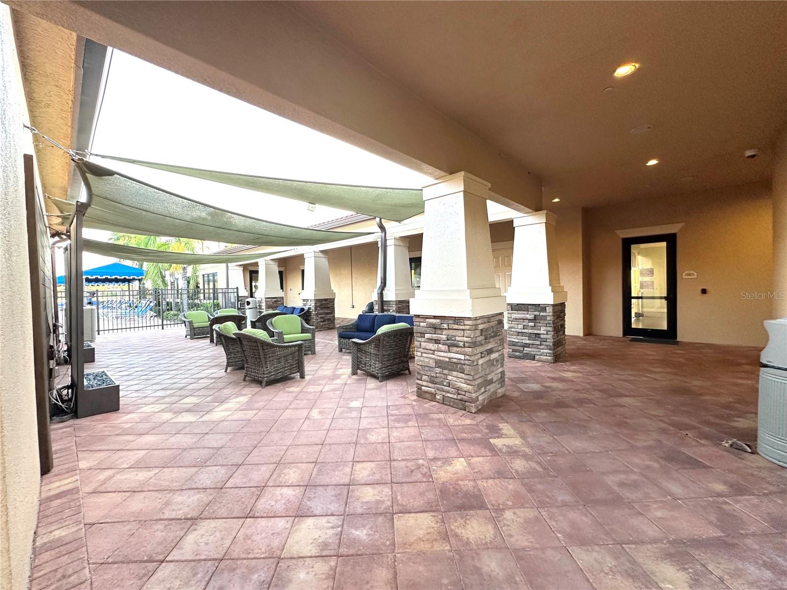 VALENCIA LAKES - Residential