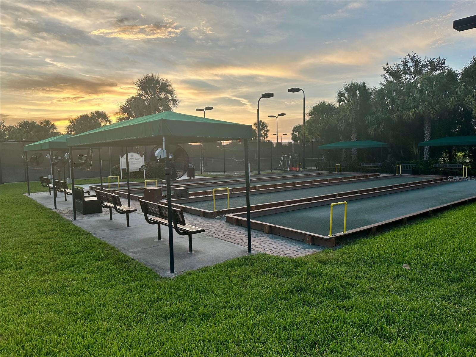 VALENCIA LAKES - Residential