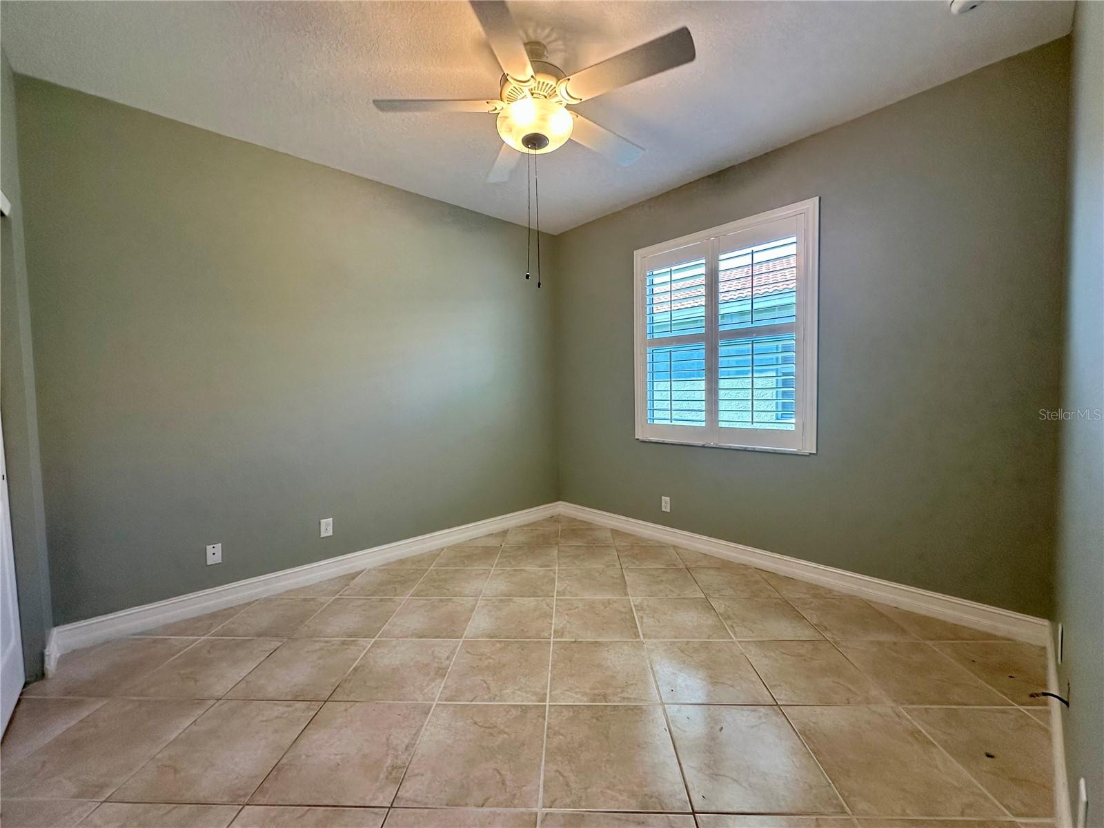 VALENCIA LAKES - Residential