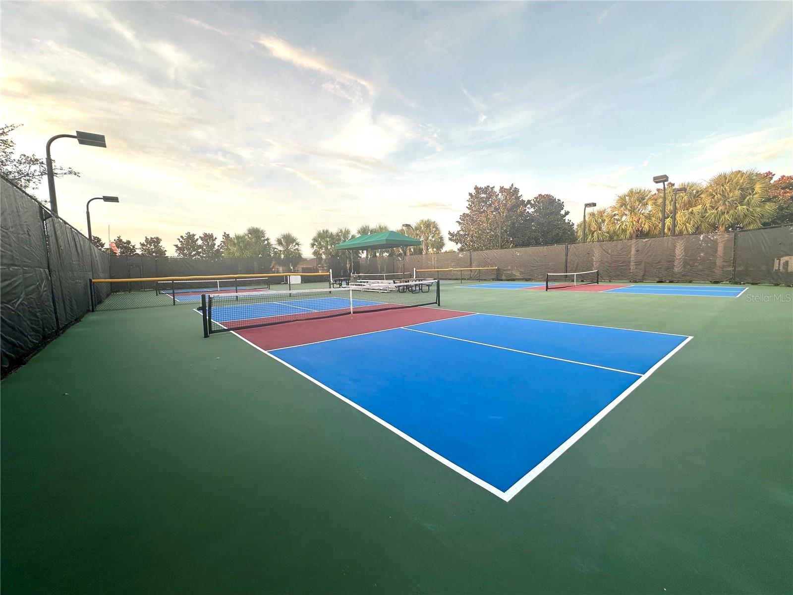 VALENCIA LAKES - Residential