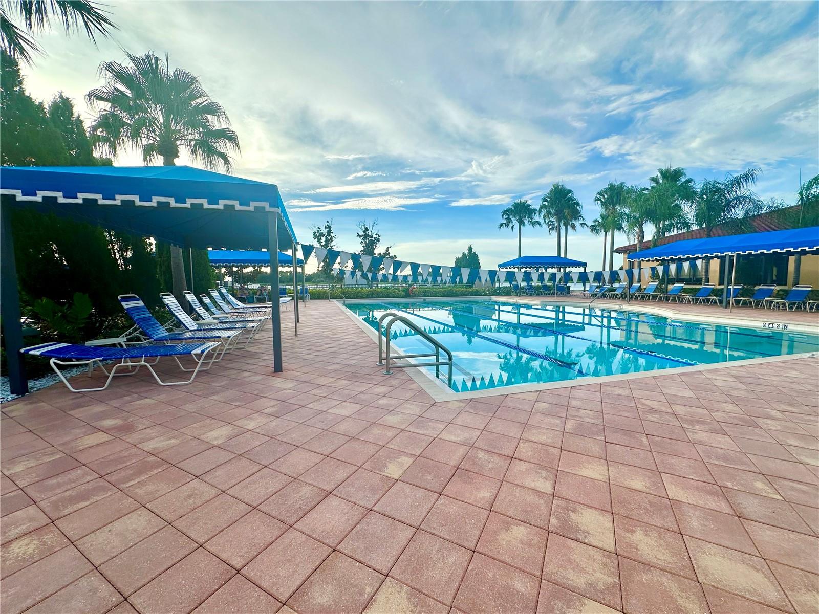 VALENCIA LAKES - Residential