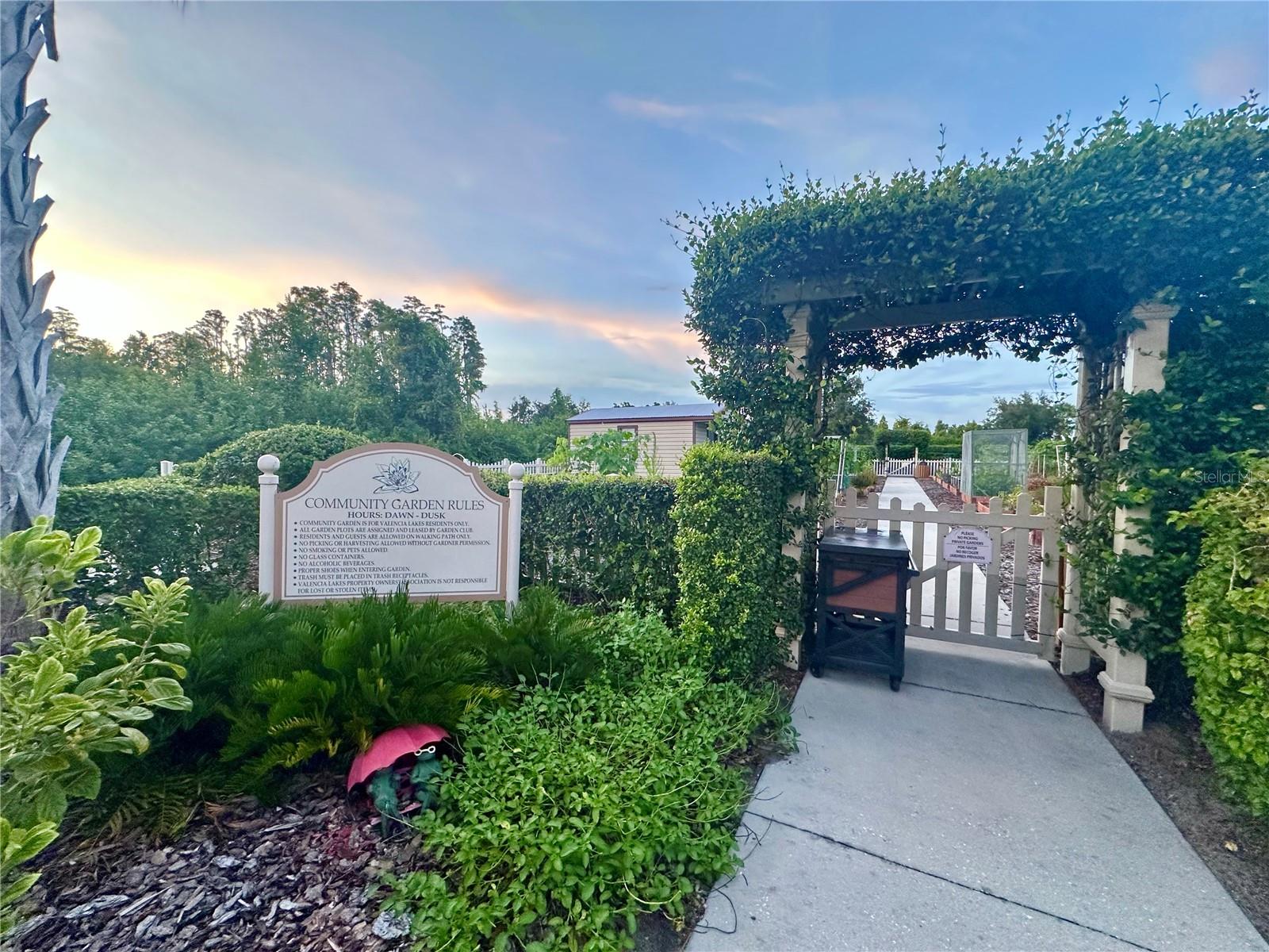 VALENCIA LAKES - Residential