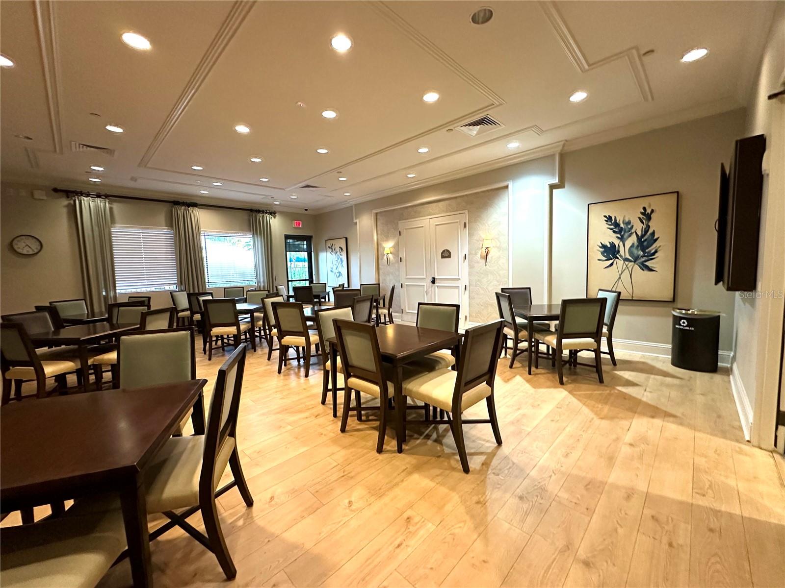 VALENCIA LAKES - Residential