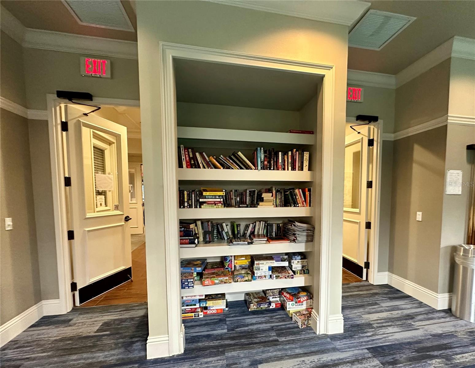 VALENCIA LAKES - Residential