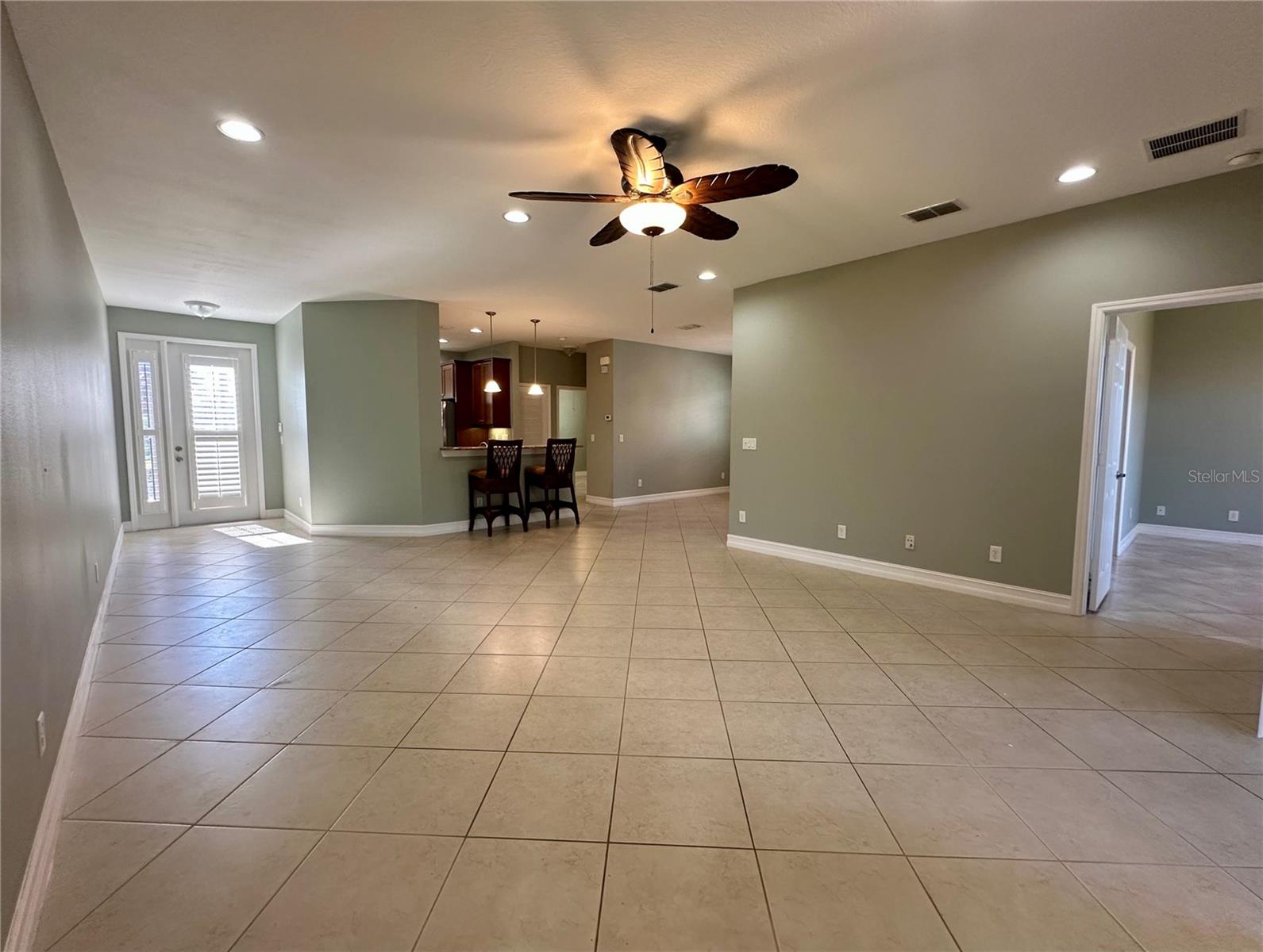 VALENCIA LAKES - Residential