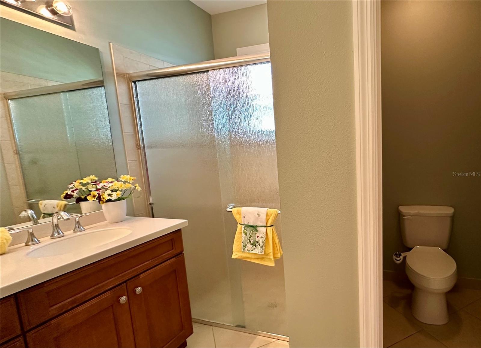 VALENCIA LAKES - Residential