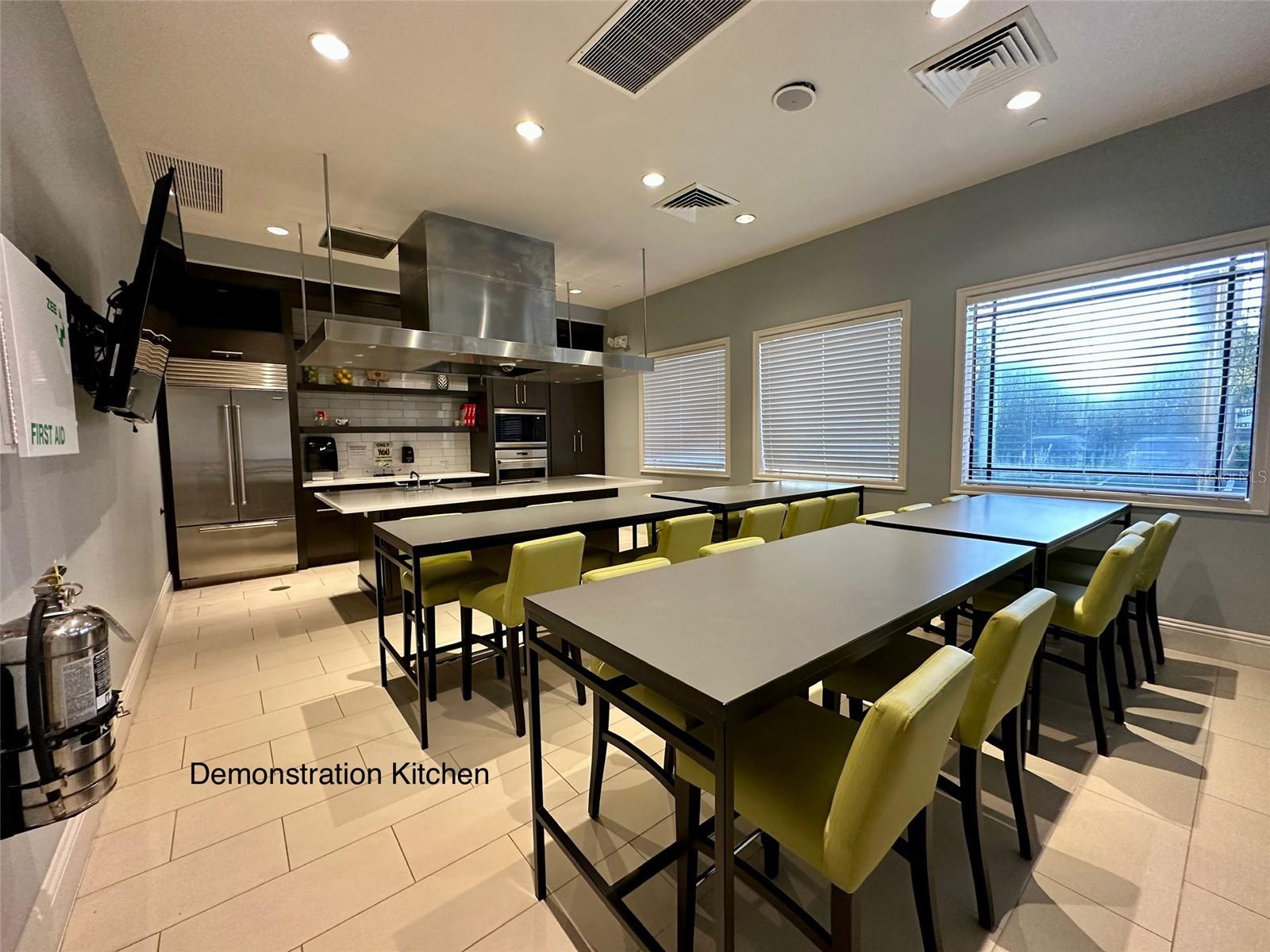 VALENCIA LAKES - Residential