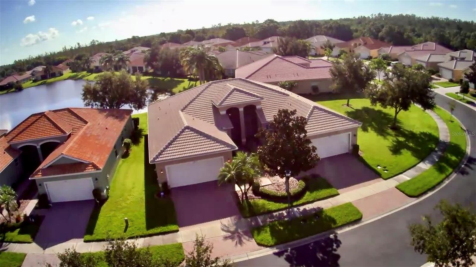 VALENCIA LAKES - Residential