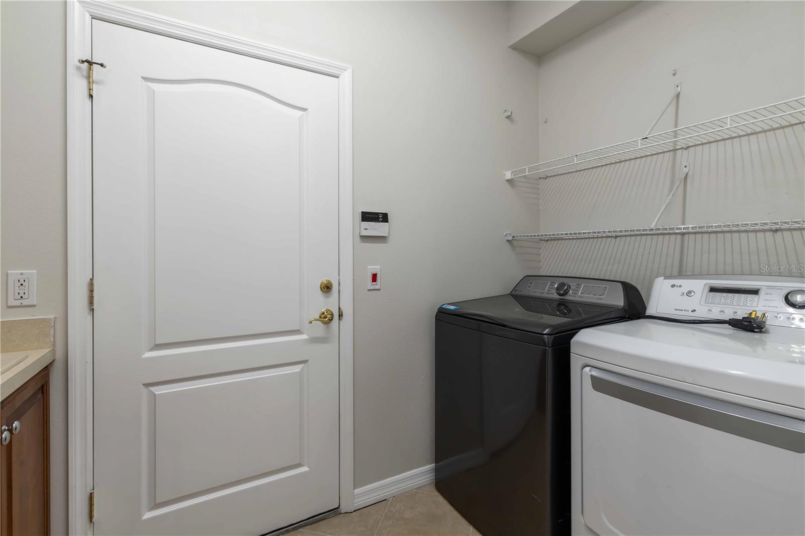 UNIVERSITY PLACE - Residential