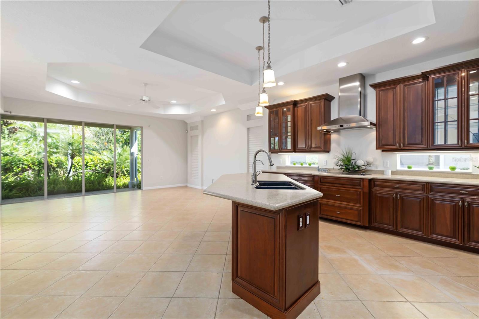 UNIVERSITY PLACE - Residential