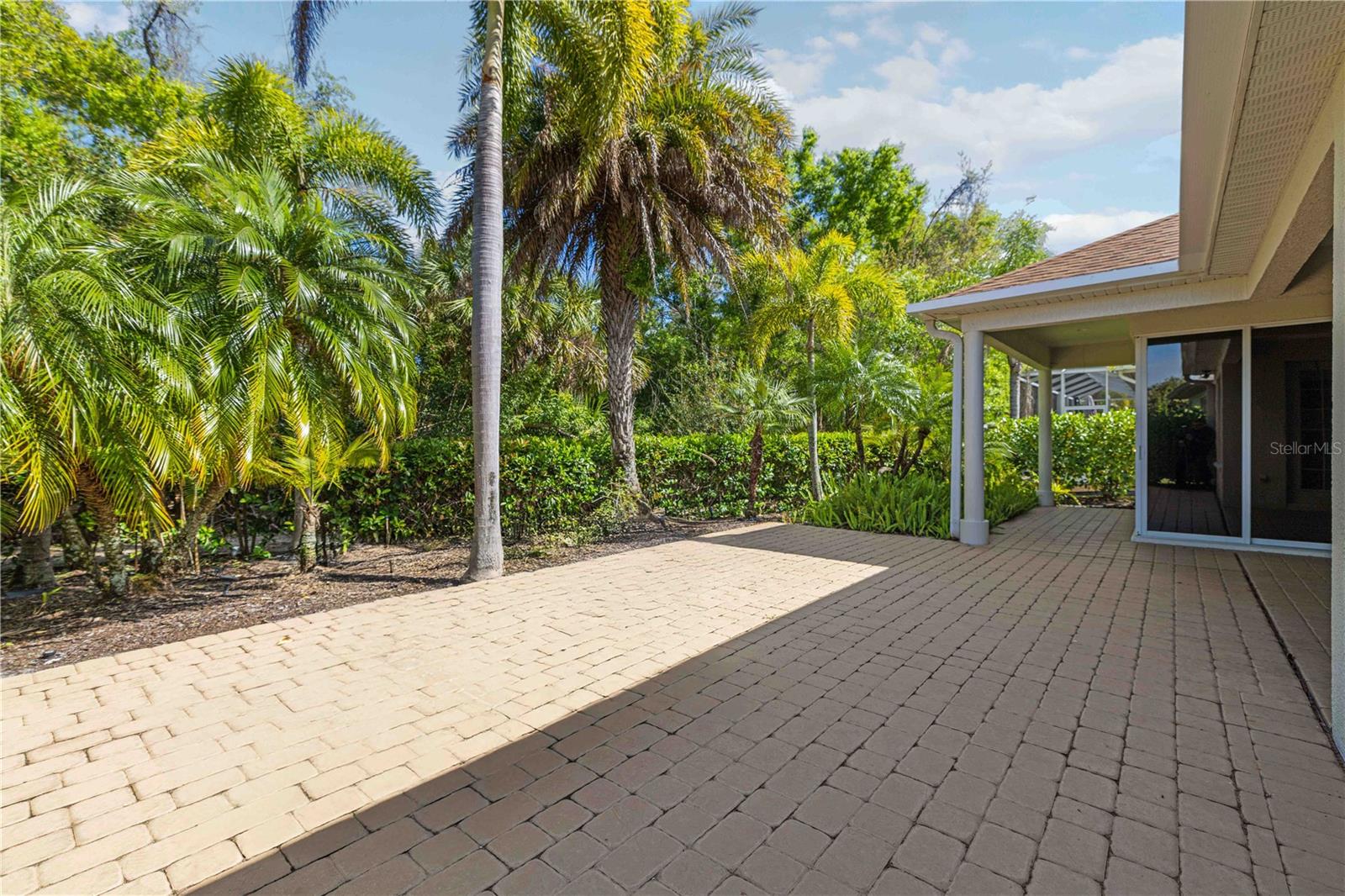 UNIVERSITY PLACE - Residential