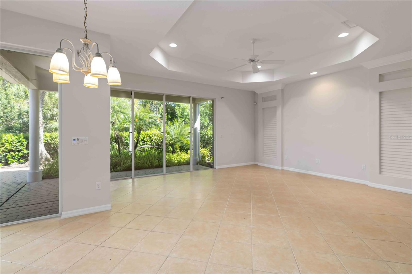 UNIVERSITY PLACE - Residential