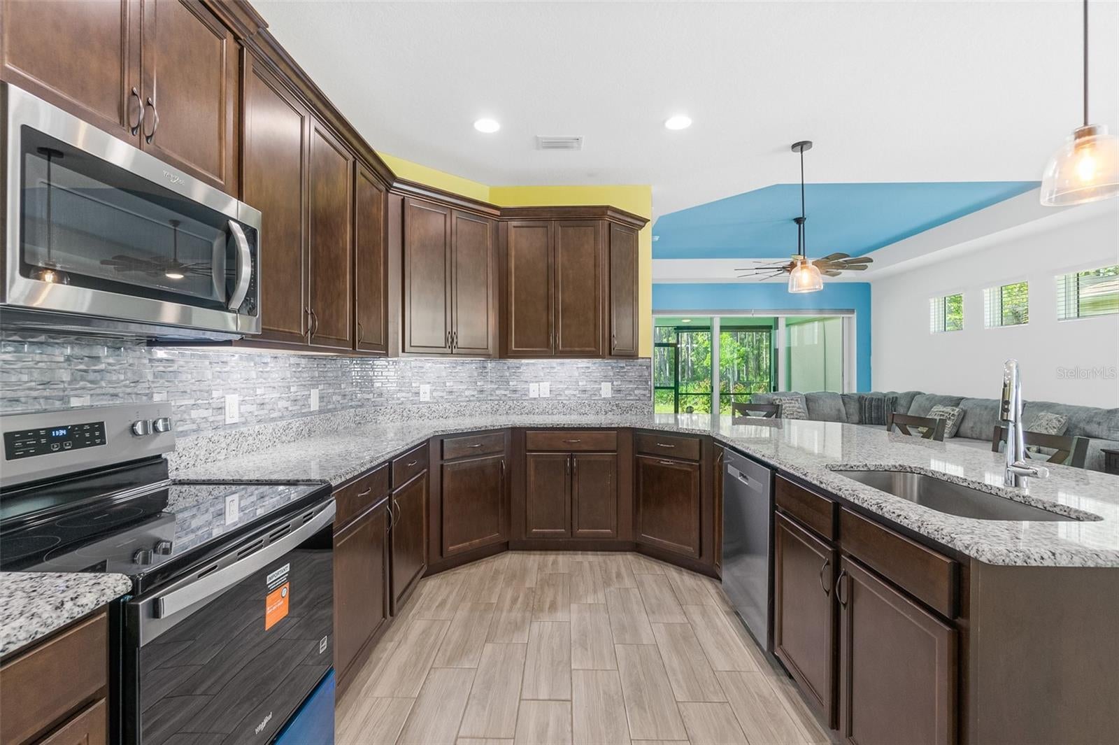 878 MARGARITAVILLE AVENUE