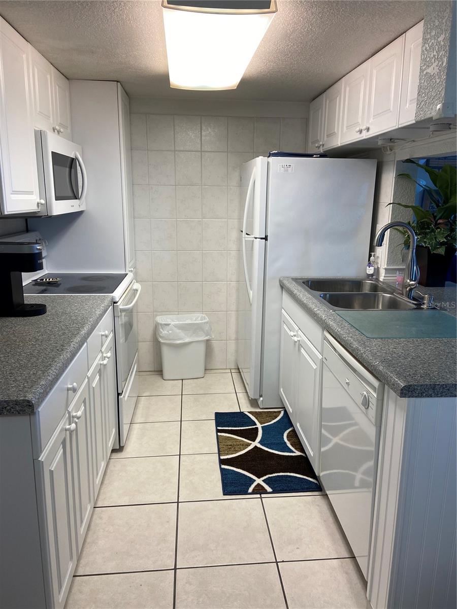 SUNSET CHATEAU CONDO - Residential Lease