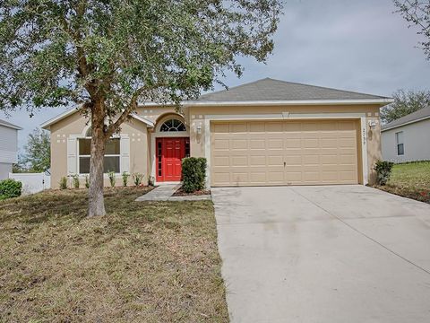 Photo of 2139 Sandridge Circle, Eustis, FL 32726 (MLS # G5113175)