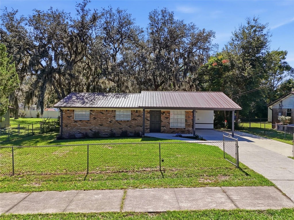 Photo of 330 Brooklyn Avenue, Orange City, FL 32763 (MLS # V4951842)