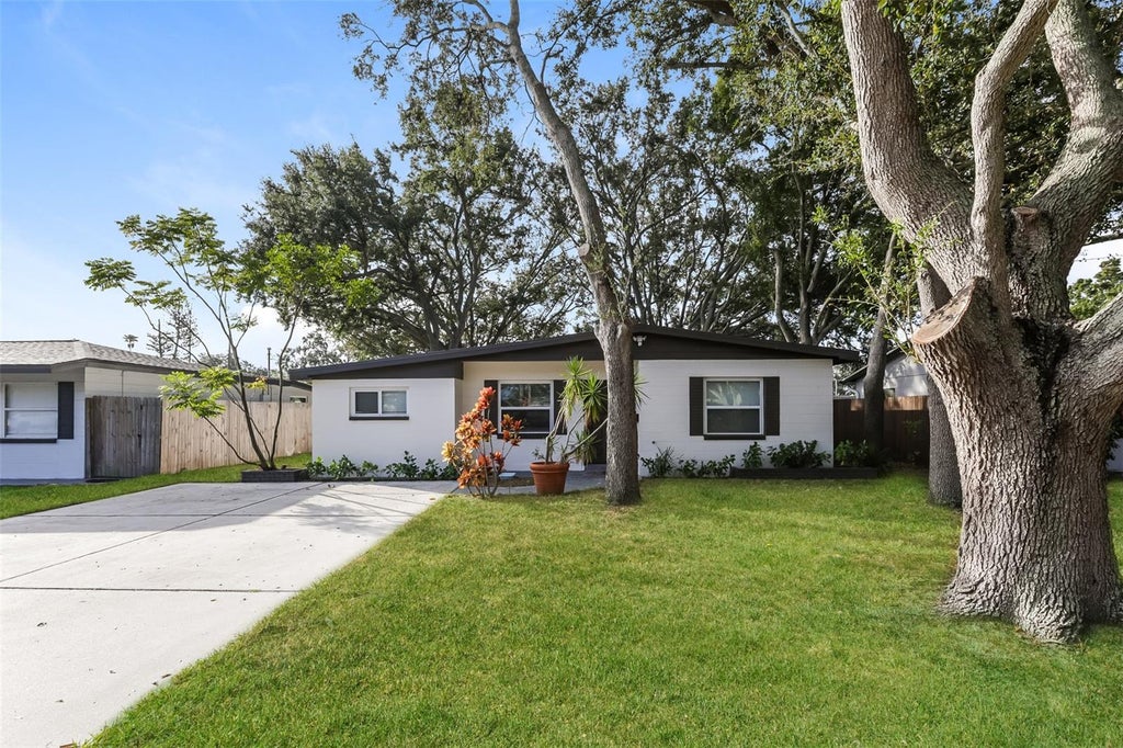 Photo of 726 75th Avenue N, St Petersburg, FL 33702 (MLS # TB8547218)
