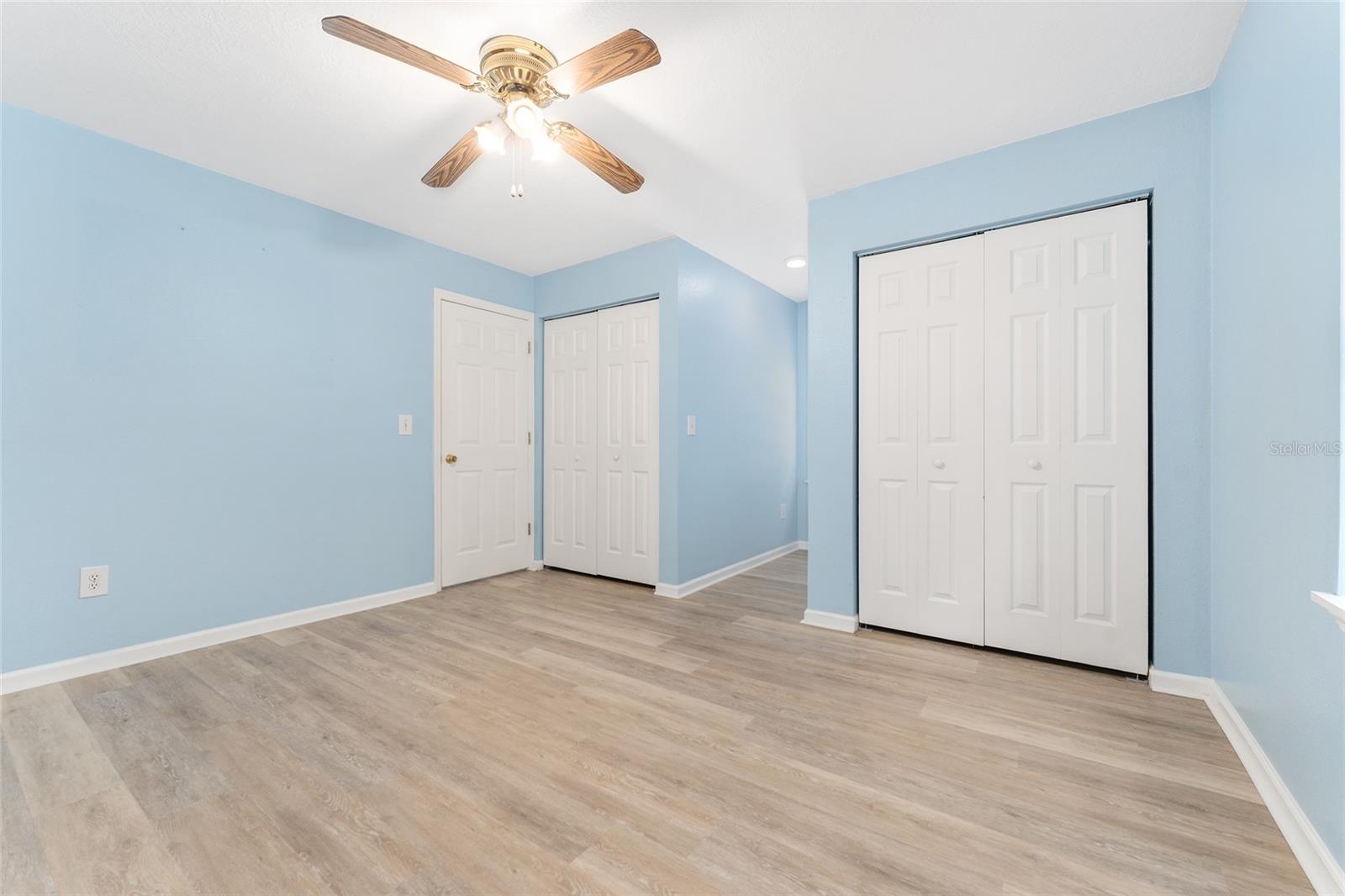 CAPTAIN'S COVE - Residential