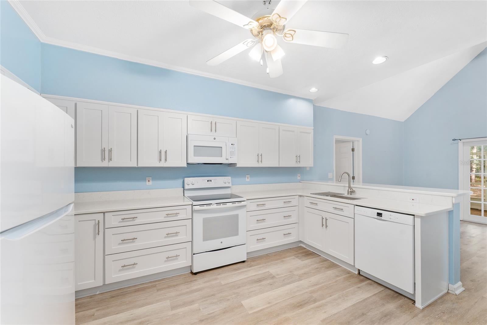 CAPTAIN'S COVE - Residential