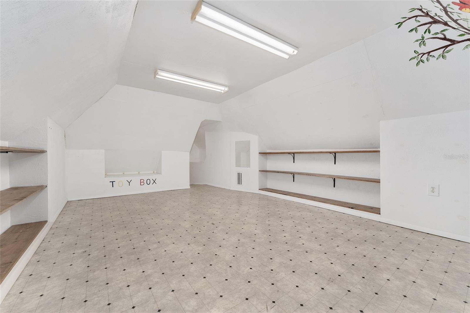 CAPTAIN'S COVE - Residential