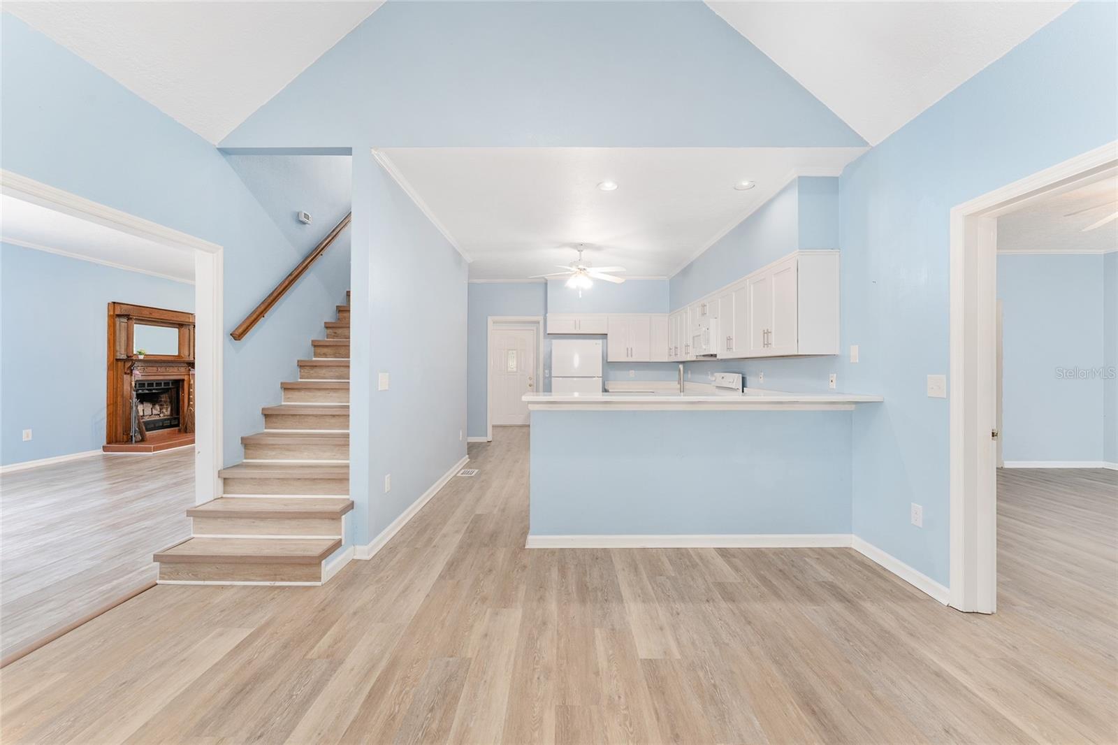 CAPTAIN'S COVE - Residential