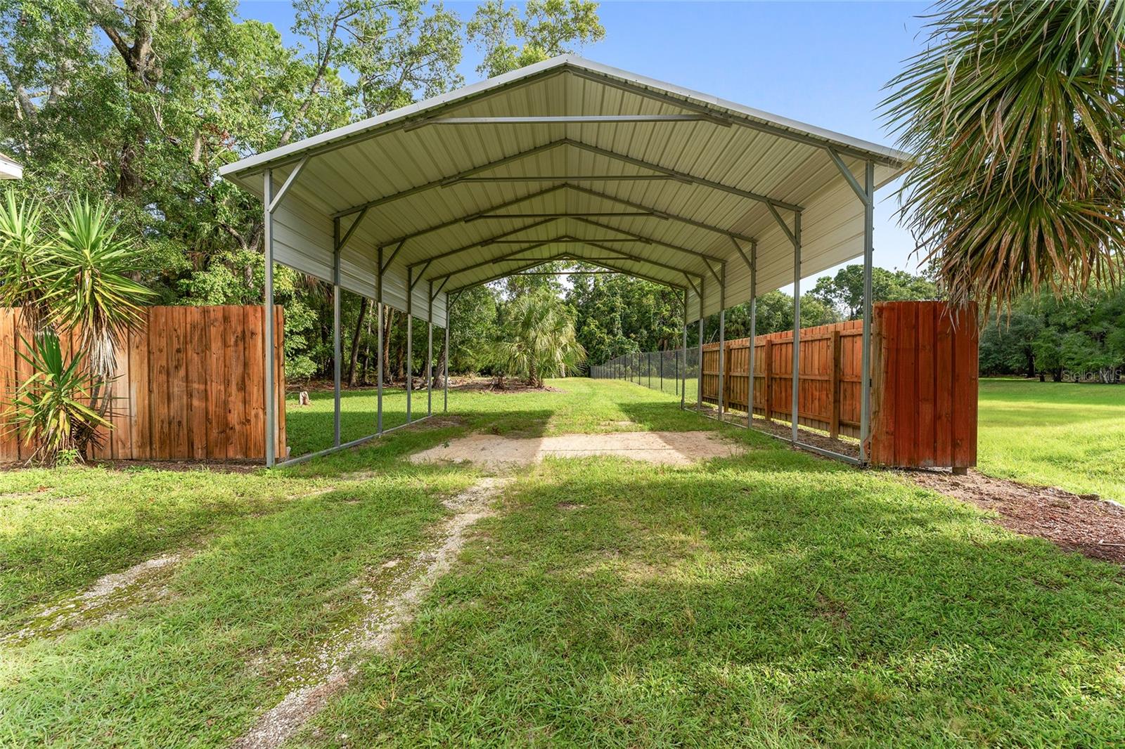 CAPTAIN'S COVE - Residential