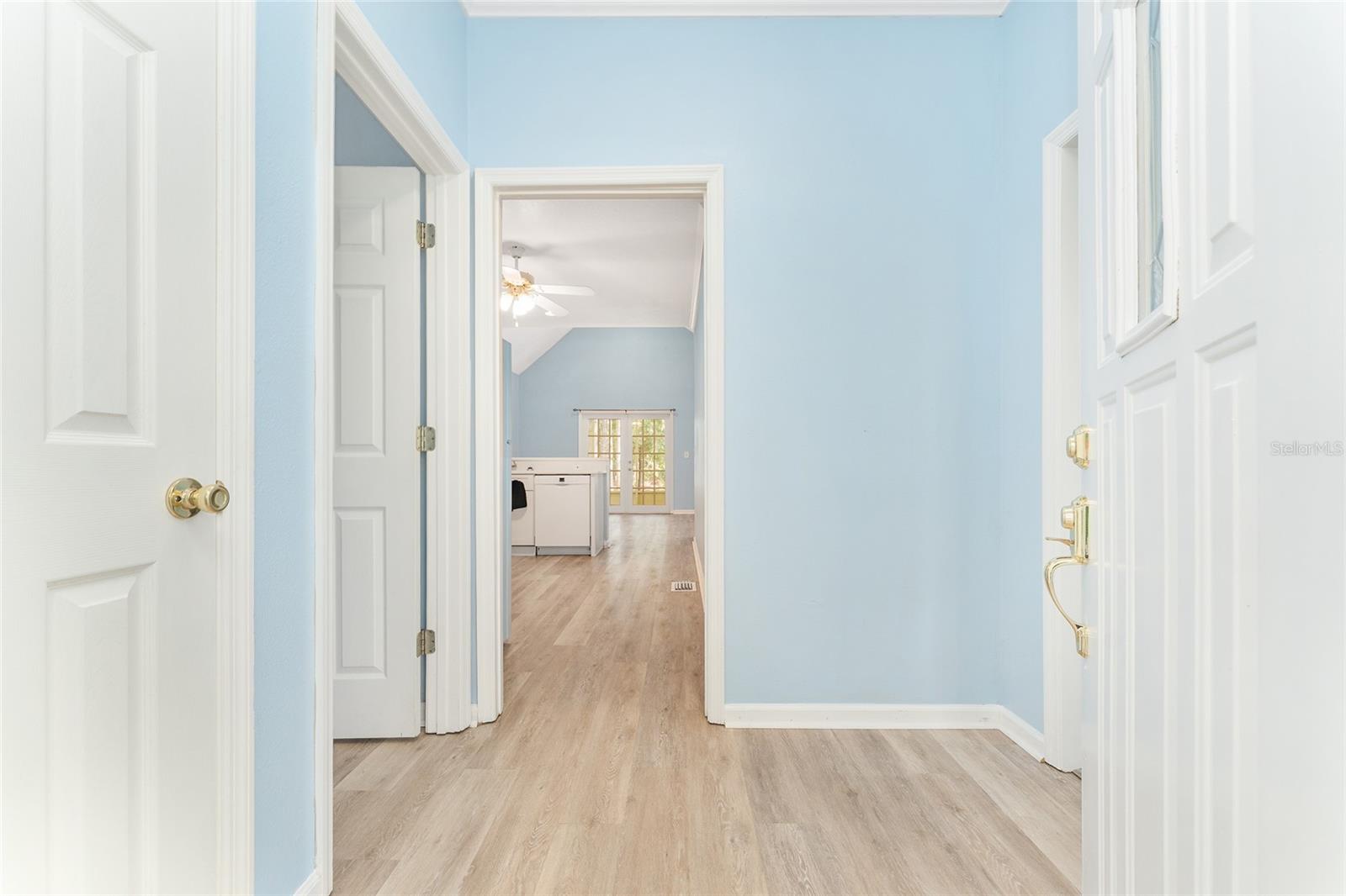 CAPTAIN'S COVE - Residential