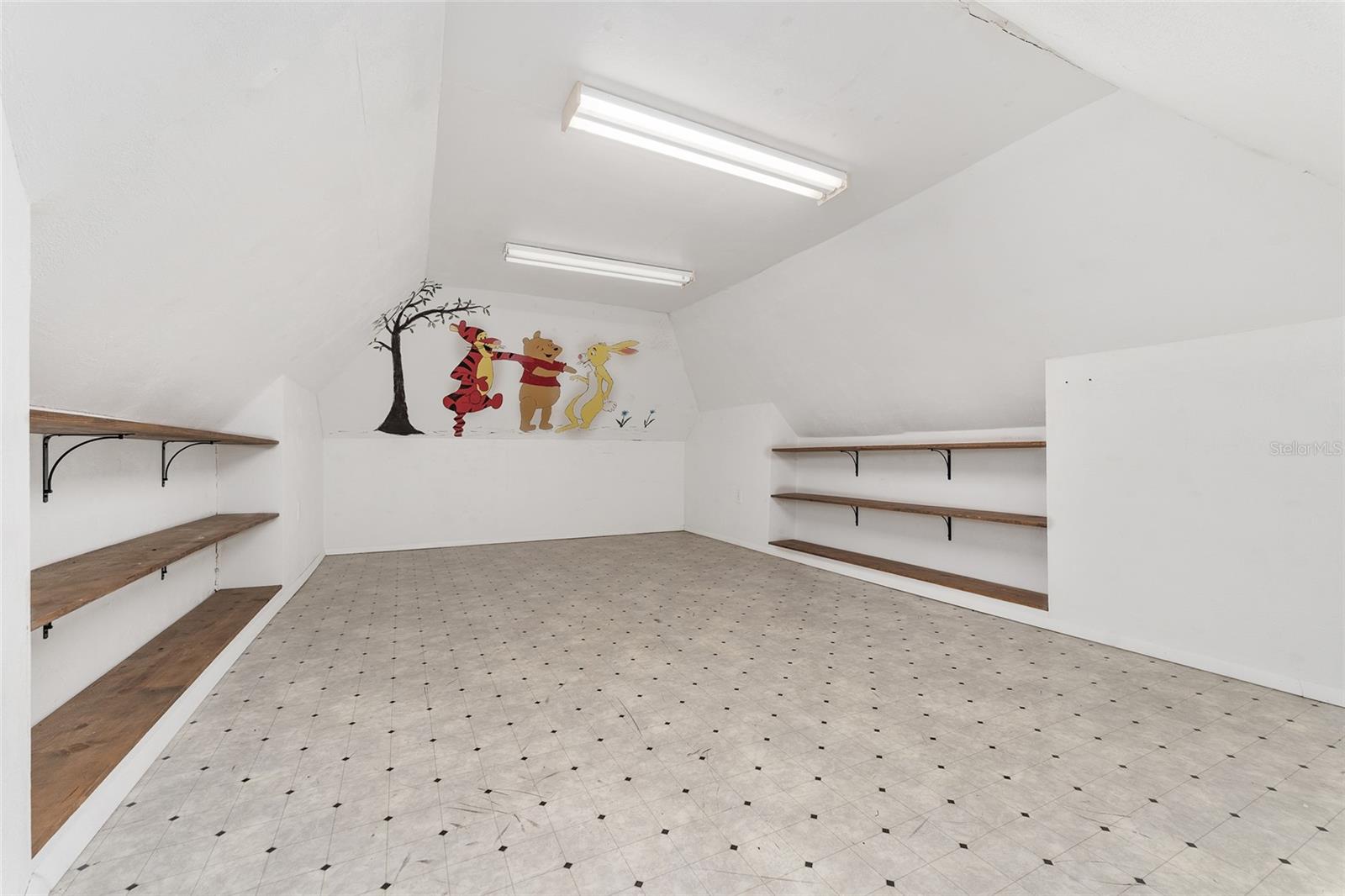 CAPTAIN'S COVE - Residential