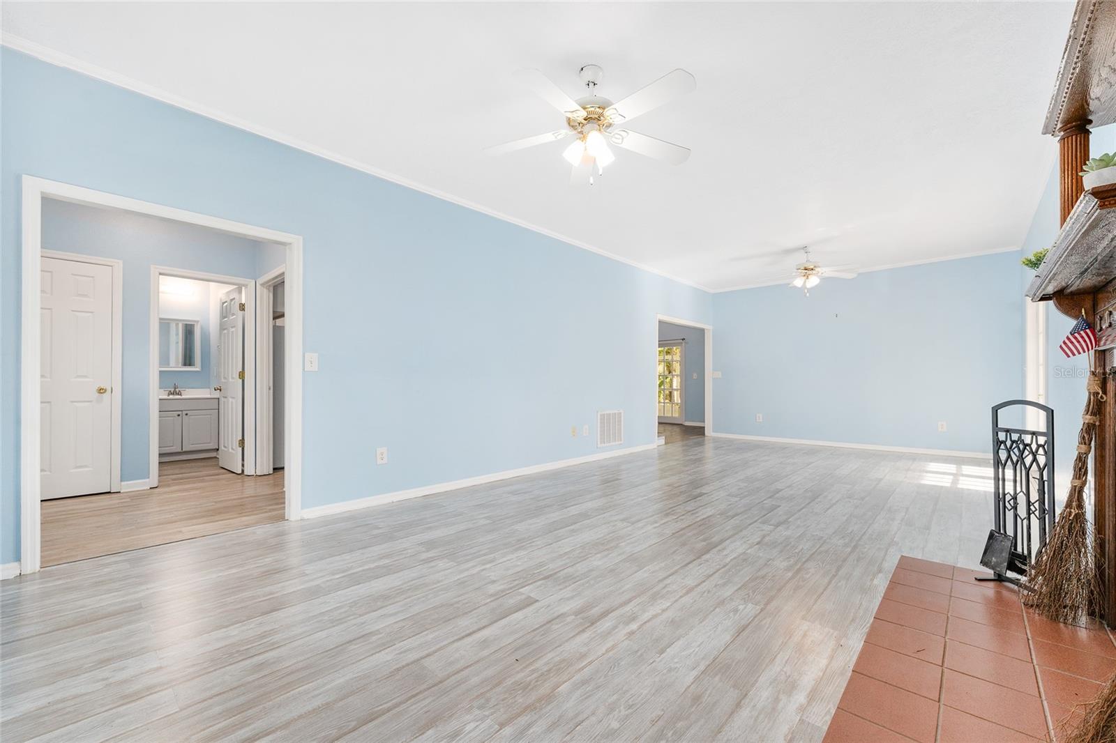 CAPTAIN'S COVE - Residential