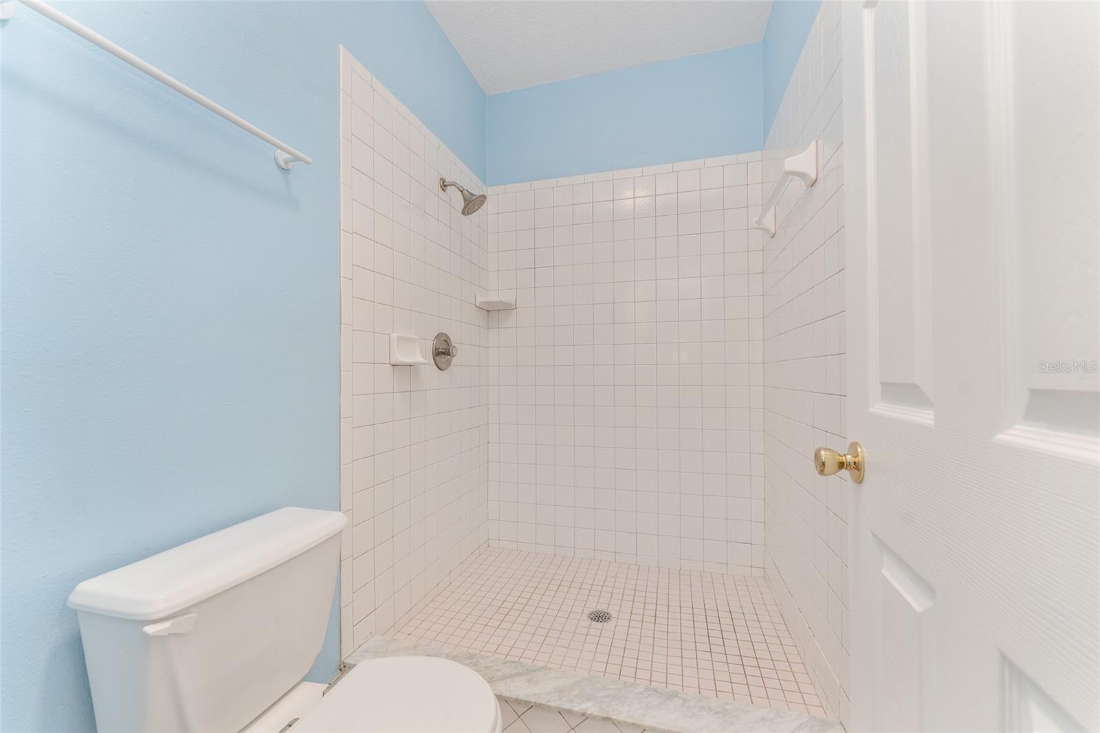 CAPTAIN'S COVE - Residential