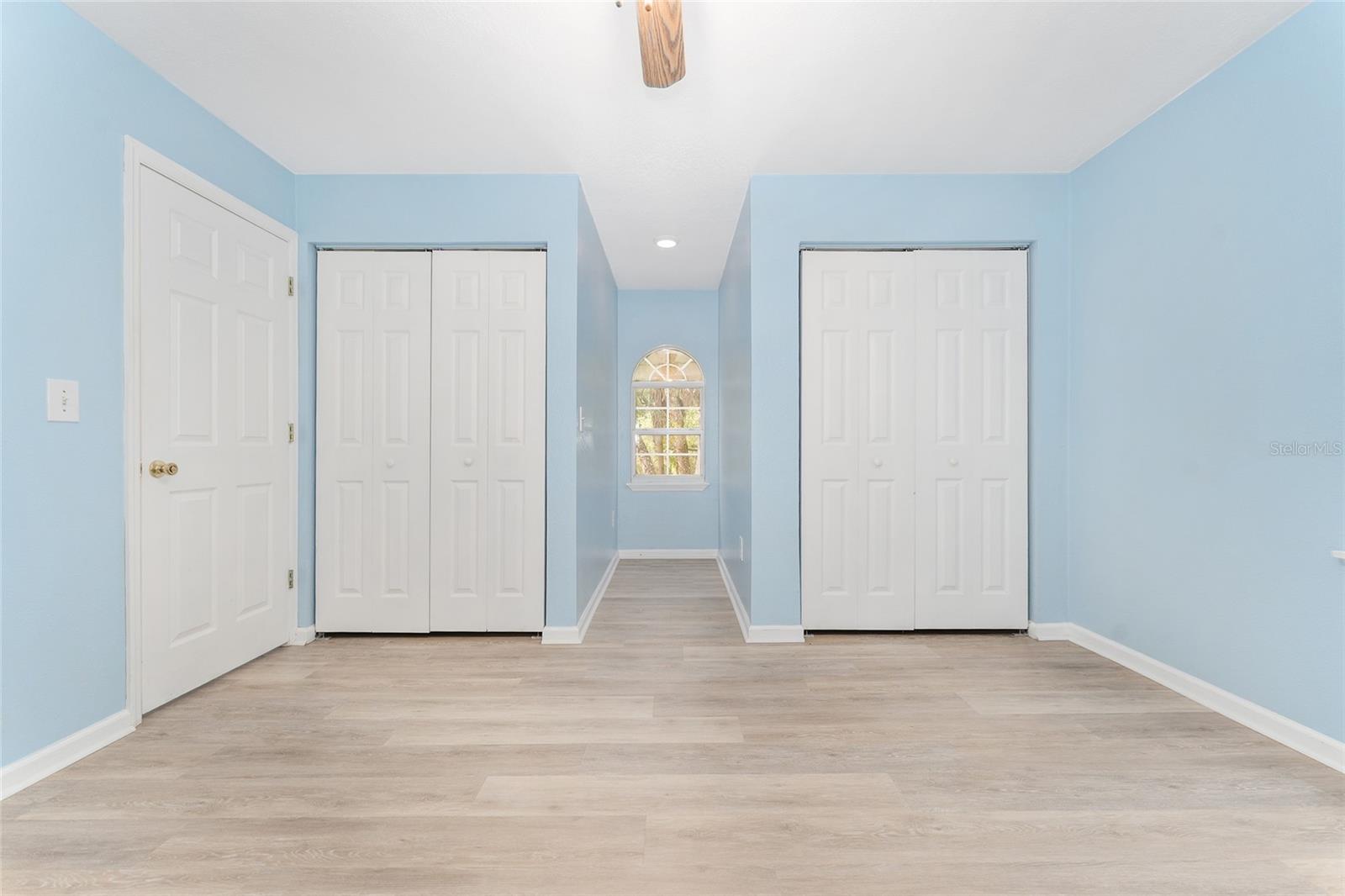 CAPTAIN'S COVE - Residential