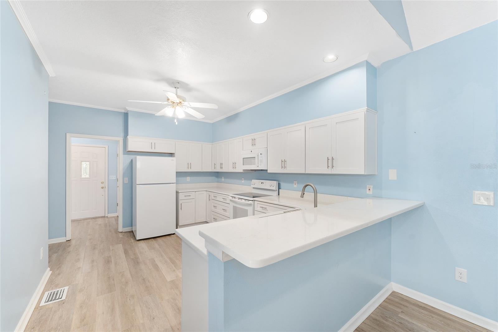 CAPTAIN'S COVE - Residential