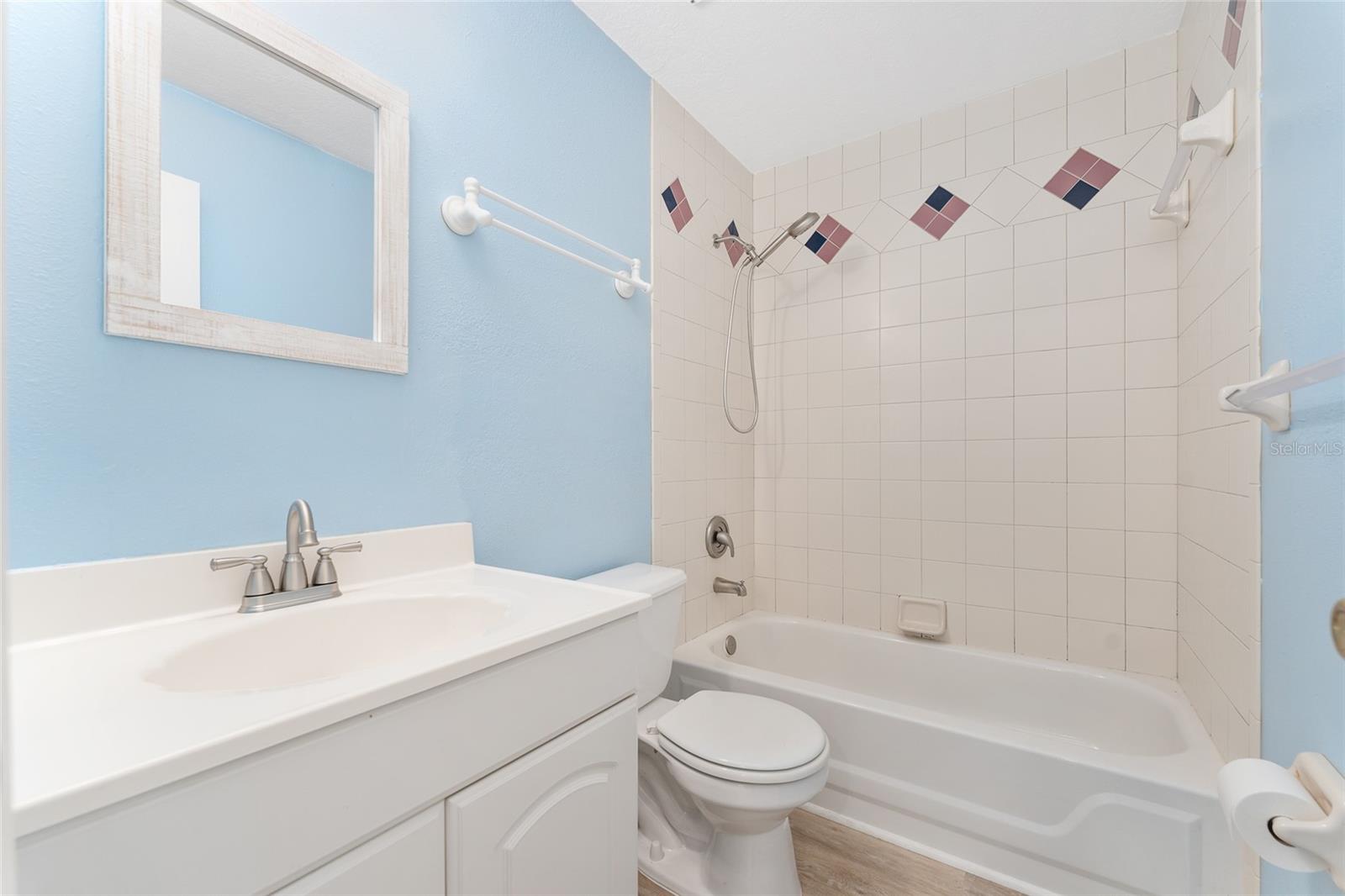 CAPTAIN'S COVE - Residential