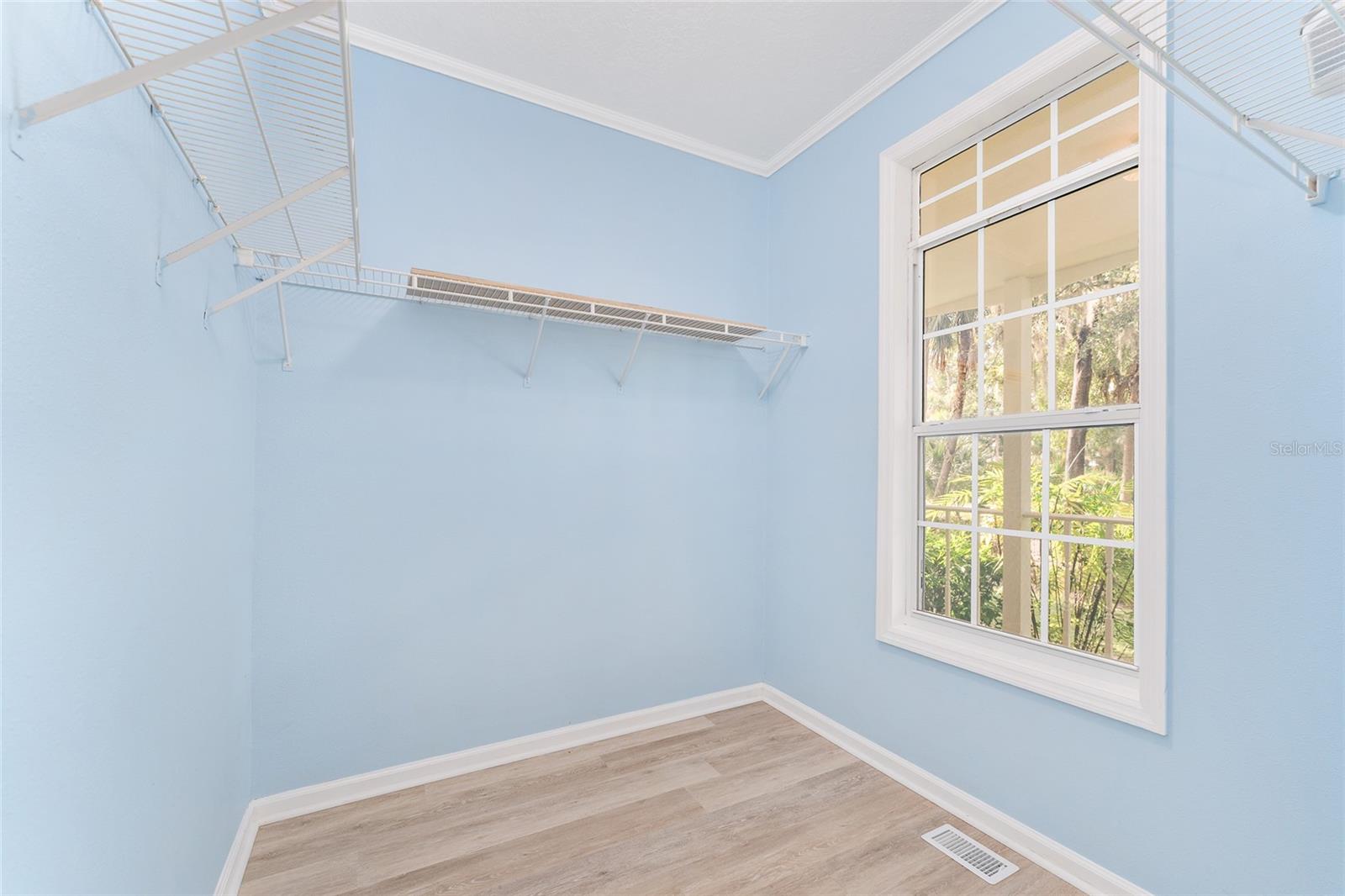 CAPTAIN'S COVE - Residential