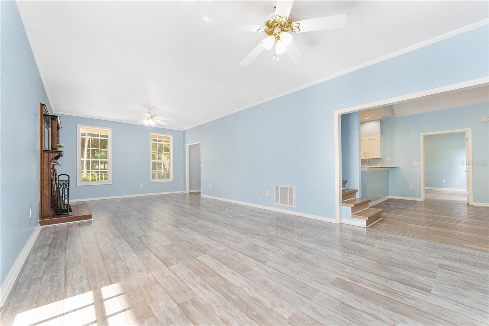 CAPTAIN'S COVE - Residential