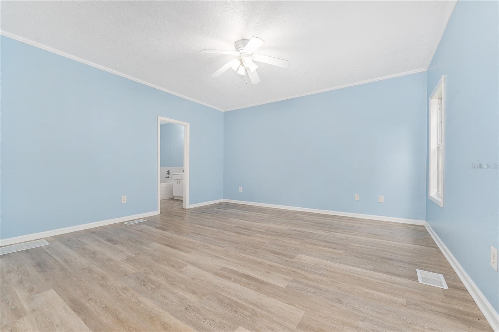 CAPTAIN'S COVE - Residential