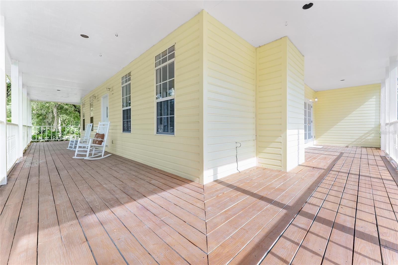 CAPTAIN'S COVE - Residential