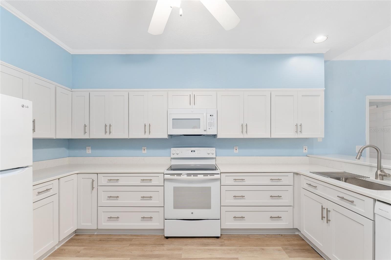 CAPTAIN'S COVE - Residential