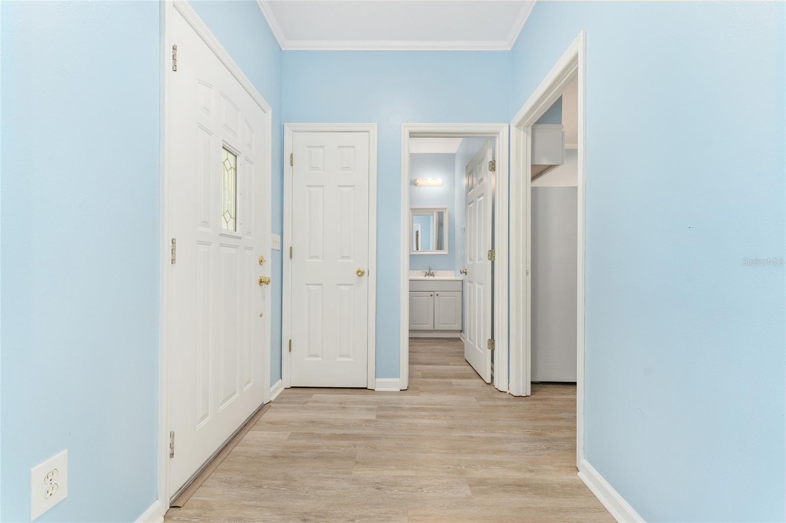 CAPTAIN'S COVE - Residential