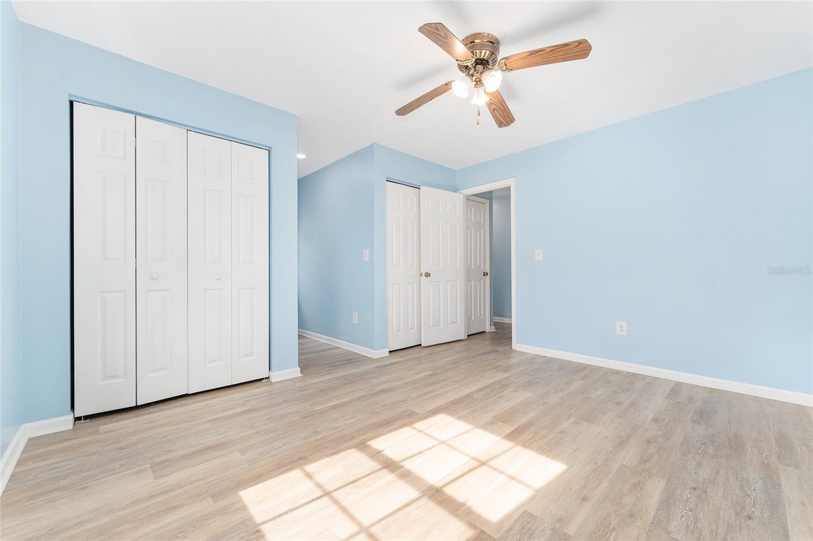 CAPTAIN'S COVE - Residential