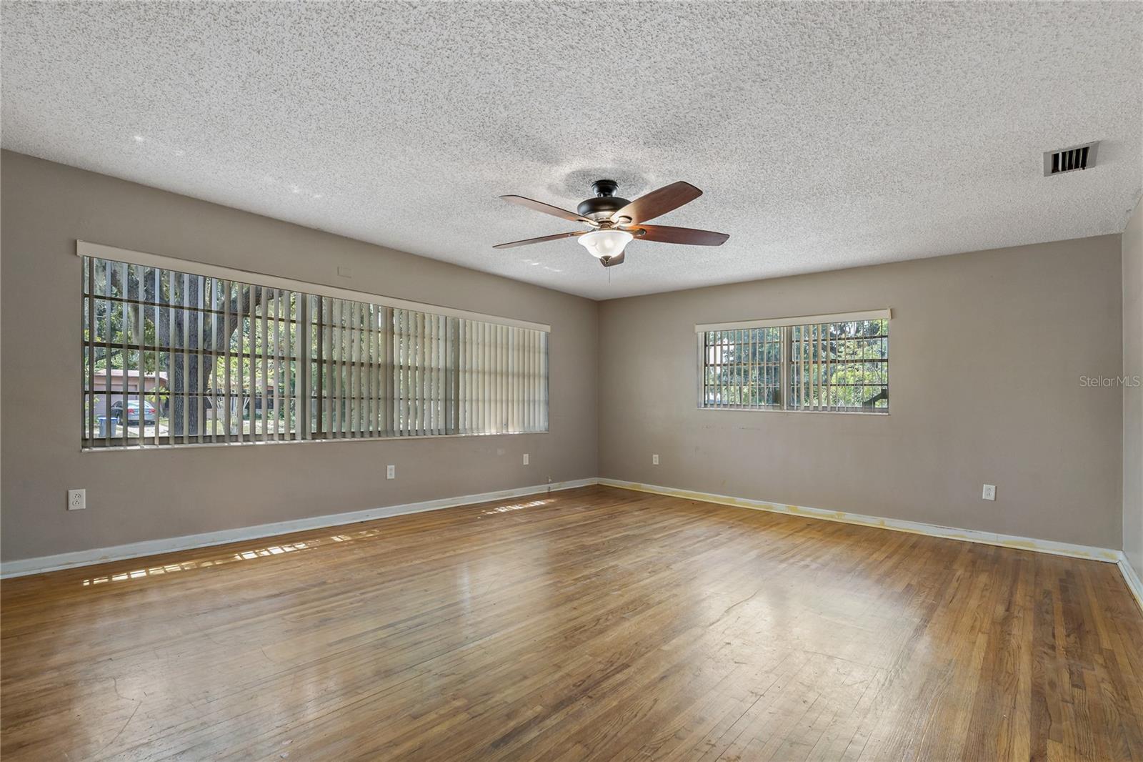 208 LAKE DALE DR
