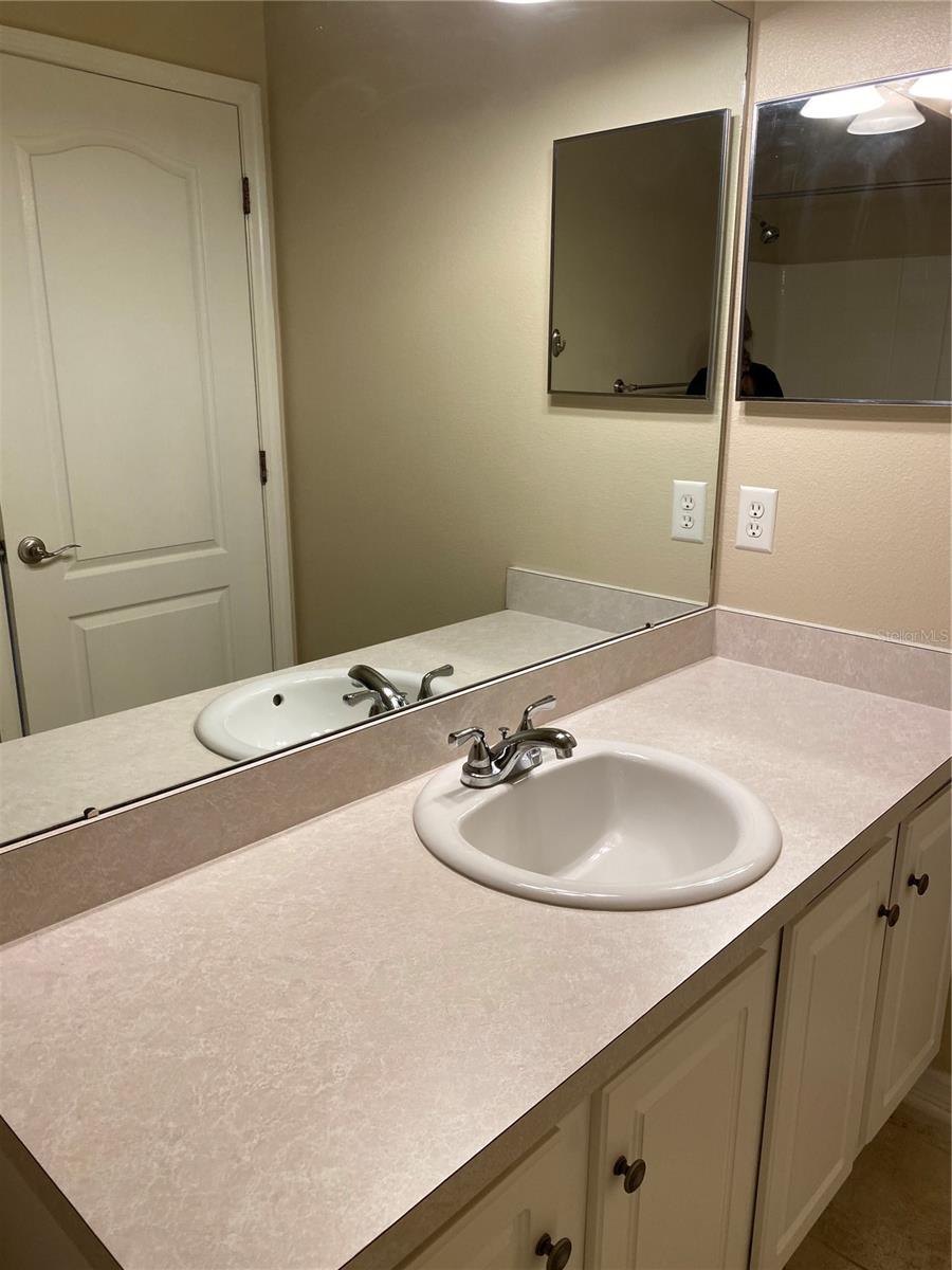 FISHHAWK RANCH TOWNHOMES PH 1 - Residential Lease