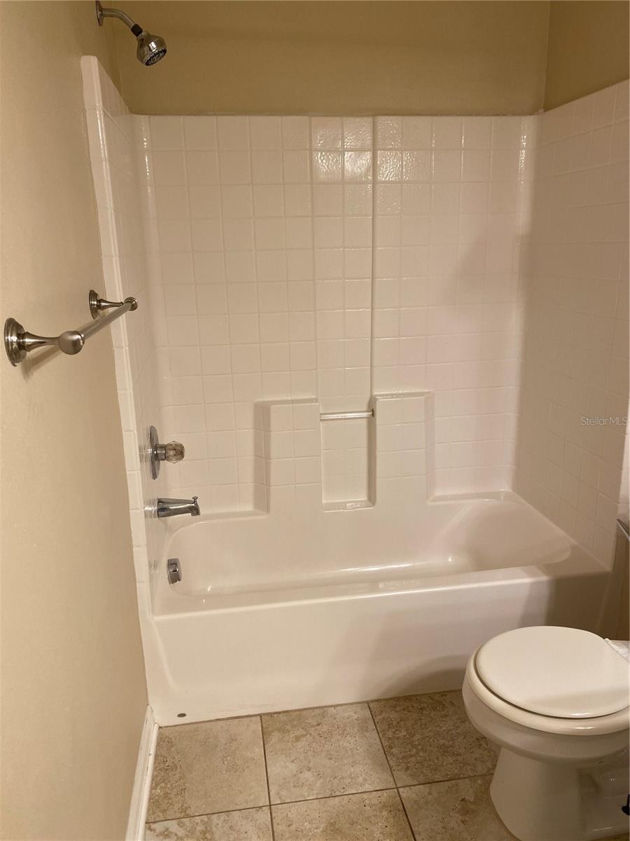 FISHHAWK RANCH TOWNHOMES PH 1 - Residential Lease