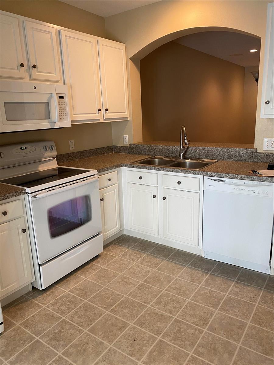 FISHHAWK RANCH TOWNHOMES PH 1 - Residential Lease