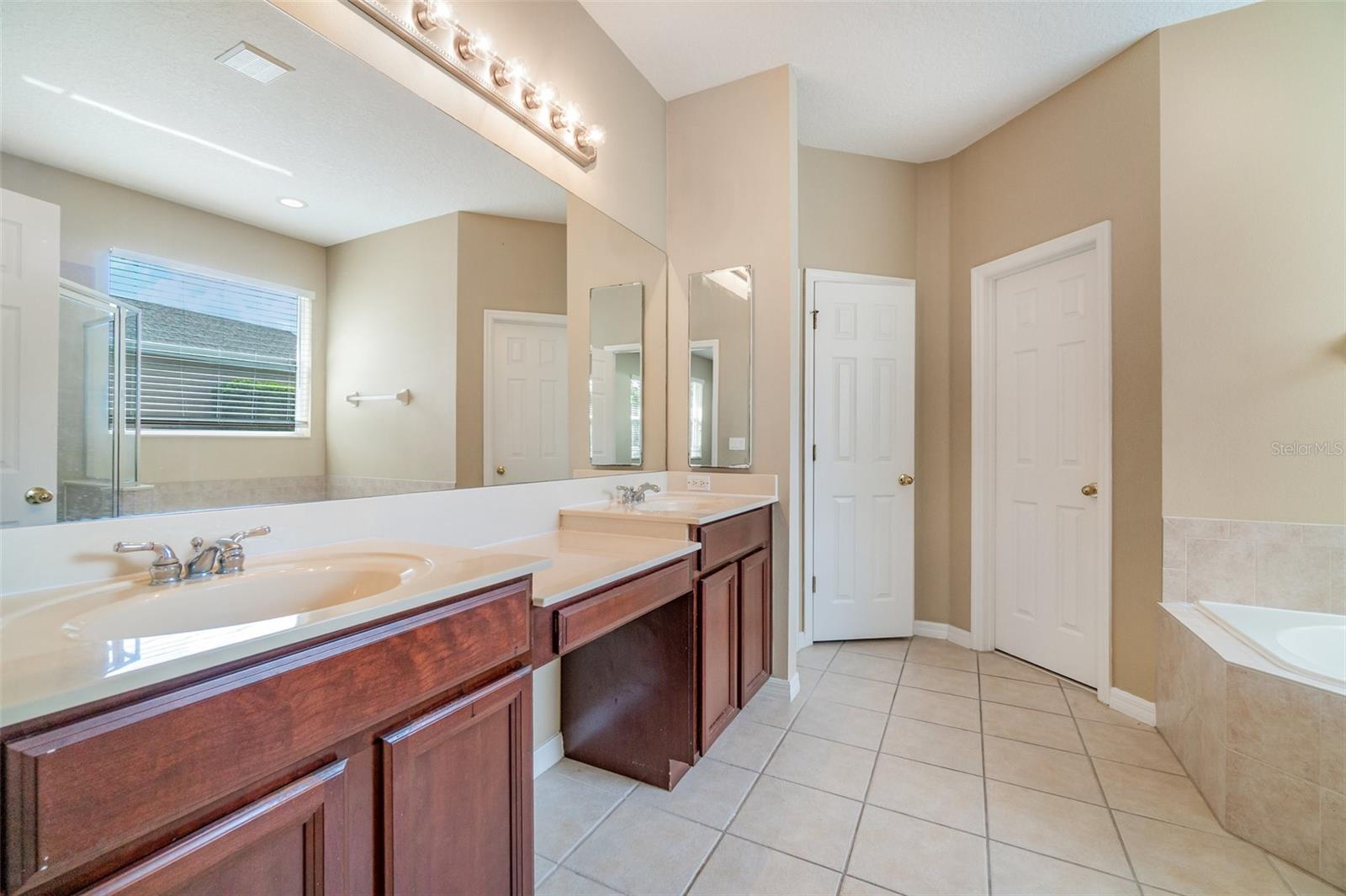 KENSINGTON MANOR L & O - Residential