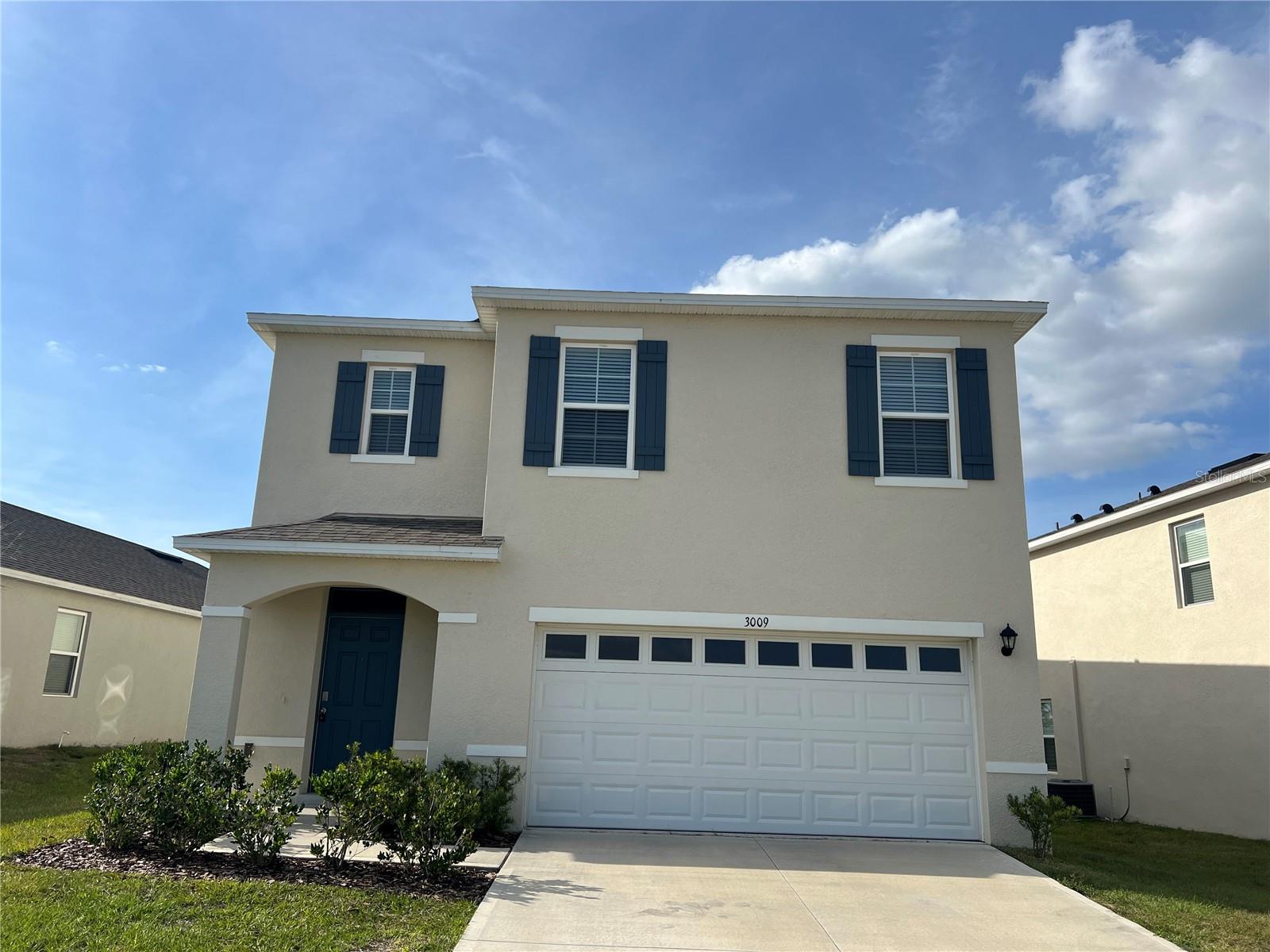 READY TO MOVE IN AT AVALON PARK TAVARES. THIS 5 BEDROOM 3 BATHROOM HOUSE IS READY FOR YOUR FAMILY. THE 5TH BEDROOM AND 3RD BATHROOM IS LOCATED IN THE FIRST FLOOR WHICH IS GREAT TO RECEIVE THE IN LAWS. GREAT BACKYARD FOR YOU TO ENJOY WITH THE FAMILY. DONT MISS THIS OPORTUNITY.
