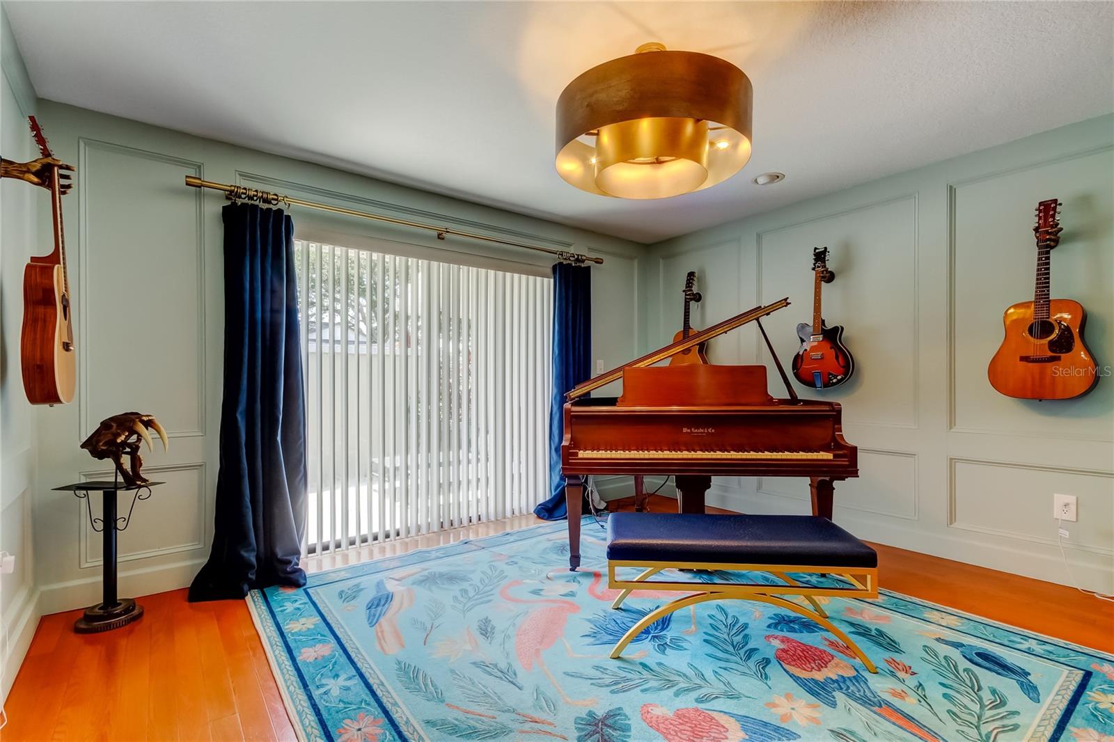 604 KNOLLWOOD DRIVE