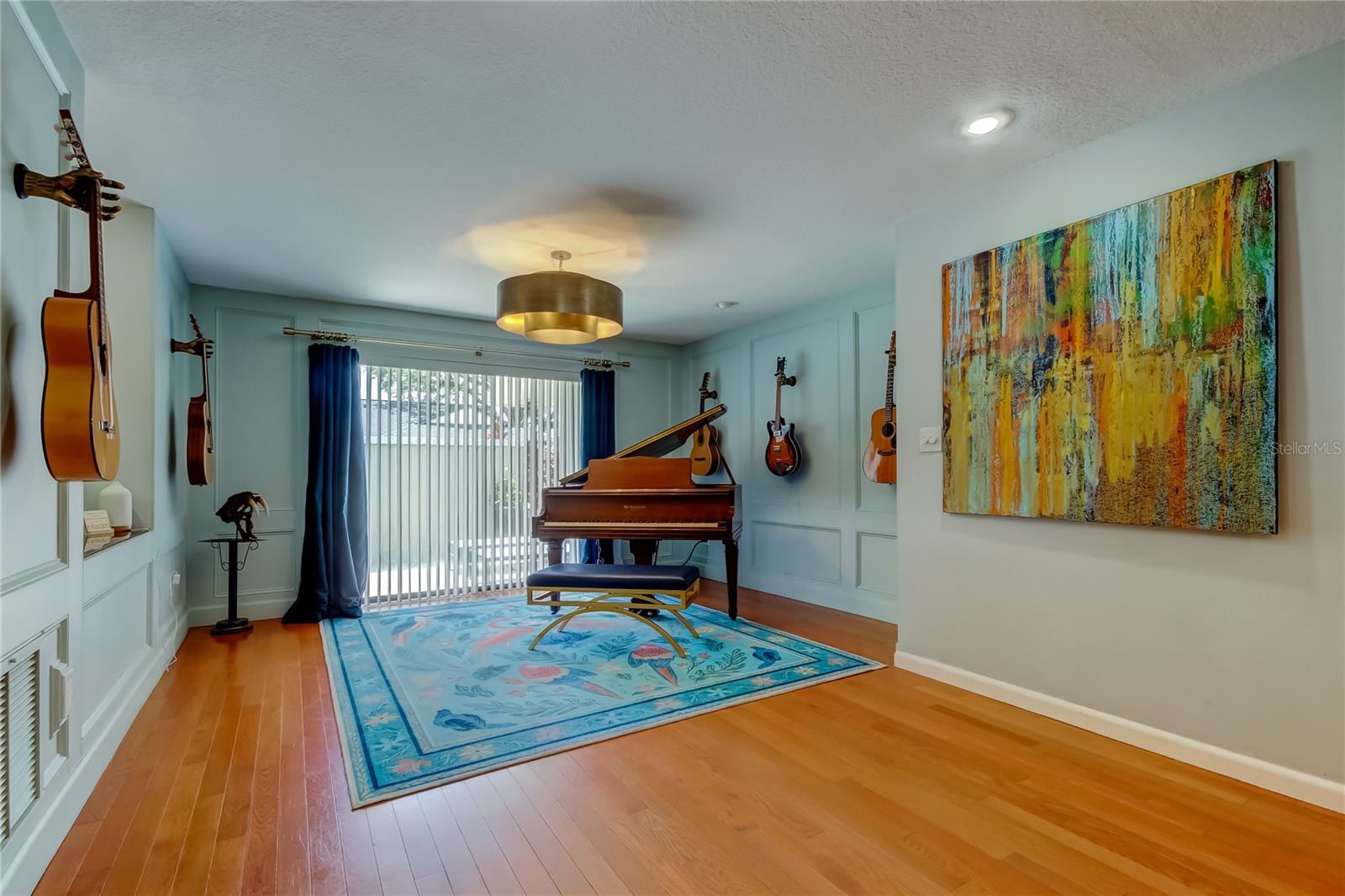 604 KNOLLWOOD DRIVE