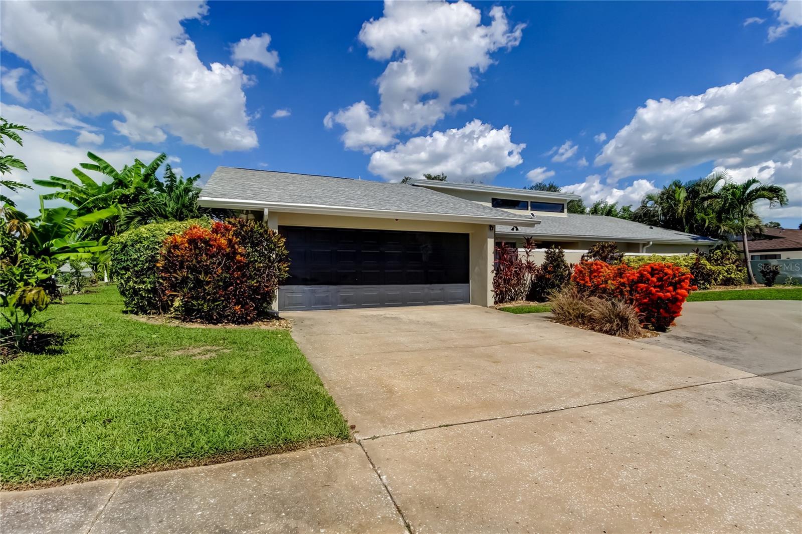 604 KNOLLWOOD DRIVE